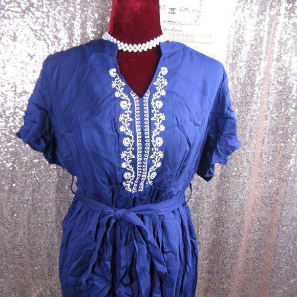 NWT BloomChic blue and white embroidered dress 14 - Picture 5 of 10